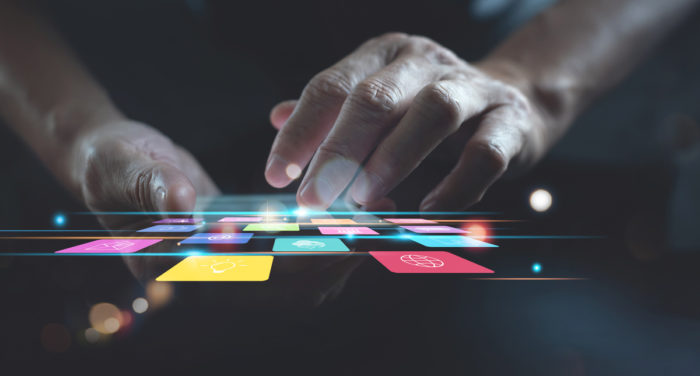 App-Entwicklung 2026: Wie individuelle Apps zur KI-Schicht werden