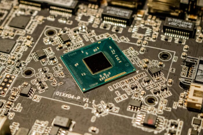 Coûts IA cloud : stratégies FinOps pour workloads GPU