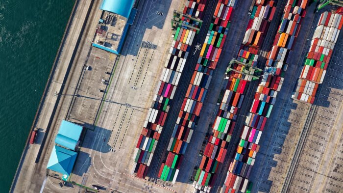 Wer zu fette Container baut, zahlt doppelt im Build