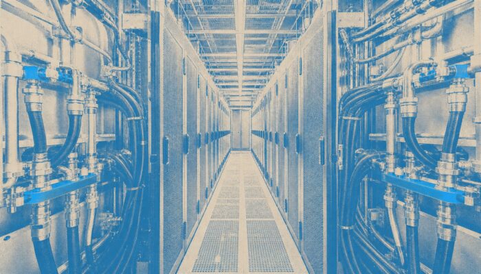 200 kW pro Rack – nur mit Flüssigkühlung: Was firstcolos Rosbach-Neubau für Colocation-Planer heißt